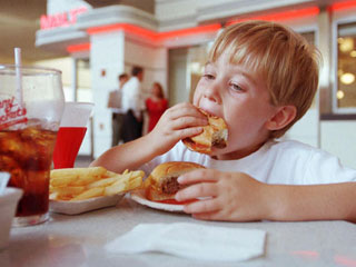crianca_fast_food